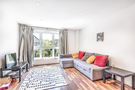 Lounge Area:
