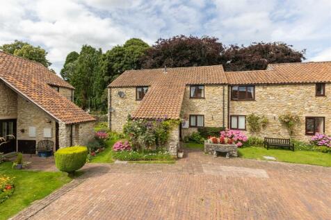 Cannons Garth Mews External-1.jpg