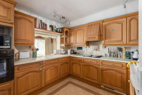 Cannons Garth Mews 4 Kitchen-1.jpg