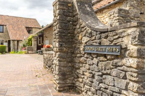 Cannons Garth Mews External-4.jpg
