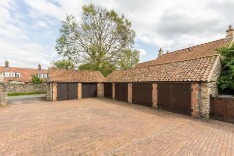 Cannons Garth Mews External-5.jpg