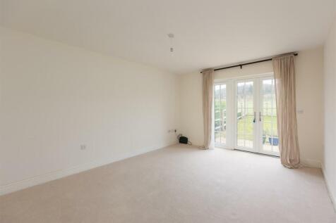 Ashwood Close 40 Sitting Room Update-1.jpg
