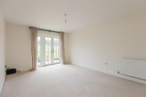 Ashwood Close 40 Sitting Room Update-2.jpg