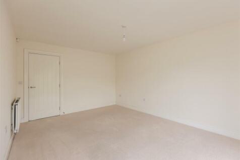 Ashwood Close 40 Sitting Room-4.jpg
