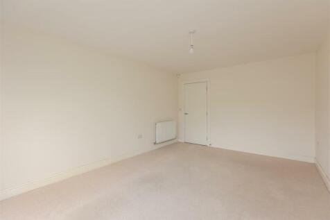 Ashwood Close 40 Sitting Room-3.jpg