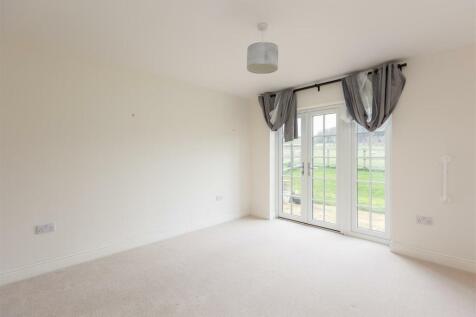 Ashwood Close 40 Bedroom 2-2.jpg