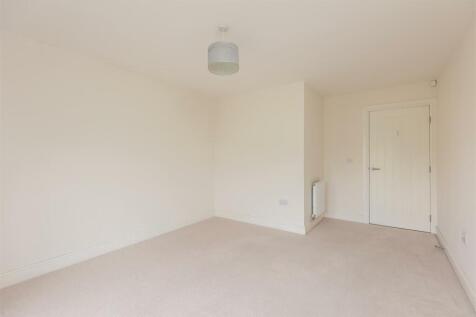 Ashwood Close 40 Bedroom 2-3.jpg
