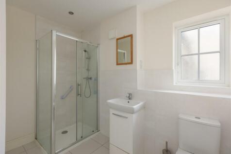 Ashwood Close 40 Shower Room.jpg