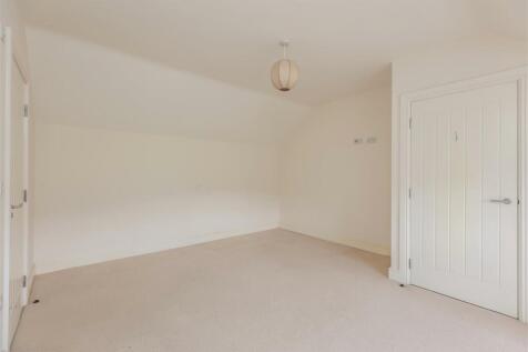 Ashwood Close 40 Bedroom 1-3.jpg