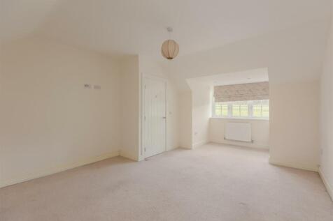 Ashwood Close 40 Bedroom 1-4.jpg