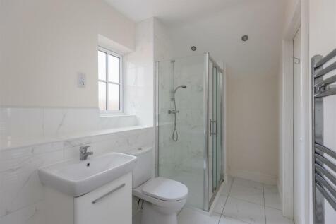 Ashwood Close 40 Bedroom 1-6.jpg