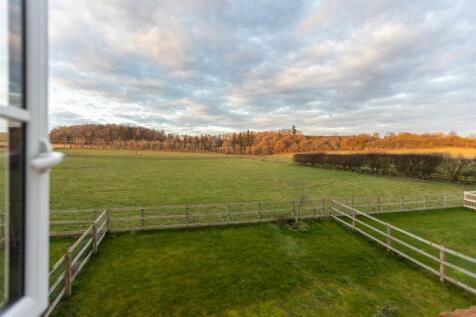 Ashwood Close 40 Bedroom 1-7.jpg