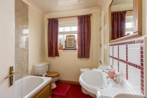 Station Road 9A Bathroom-1.jpg