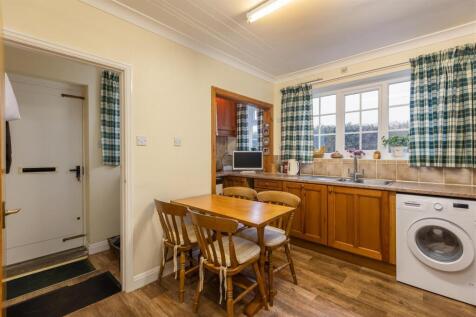 Station Road 9A Kitchen-1.jpg