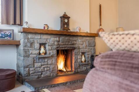 Station Road 9A Sitting Room-3.jpg