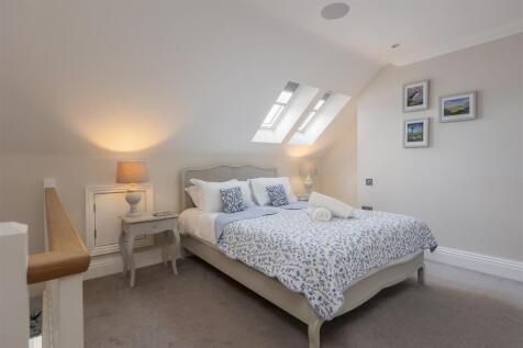 Pinfold Cottage Bedroom 1-1.jpg