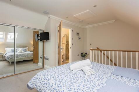Pinfold Cottage Bedroom 1-3.jpg