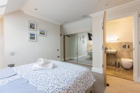 Pinfold Cottage Bedroom 1-4.jpg