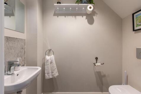 Pinfold Cottage WC.jpg