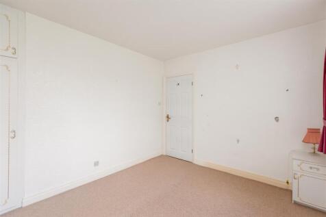 Ryedale Close 6 Bedroom 1-2.jpg