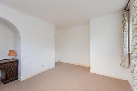 Ryedale Close 6 Bedroom 2-3.jpg
