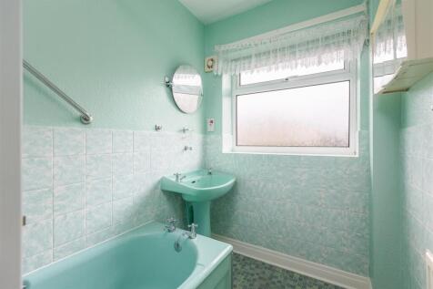 Ryedale Close 6 Bathroom-1.jpg