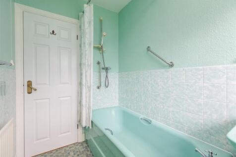 Ryedale Close 6 Bathroom-2.jpg