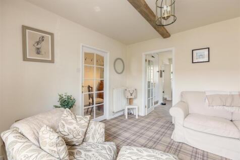 Bondgate 49 Sitting Room-3.jpg
