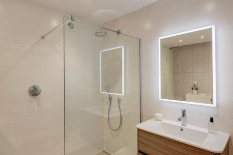 Moonraker-Bathroom