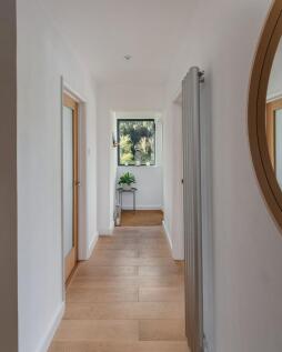 Jonswood_Hallway