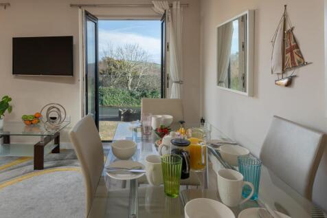 Dining Area_Crowthers, Dartmouth Hilltops, Dartmouth