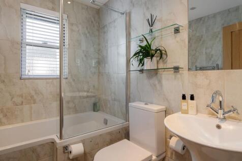 Family Bathroom_Crowthers, Dartmouth Hilltops, Dartmouth