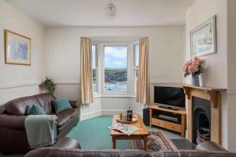 Highland Cottage, 88 Above Town, Dartmouth - Living Room