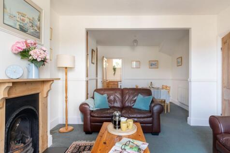 Highland Cottage, 88 Above Town, Dartmouth, Living and Dining Room