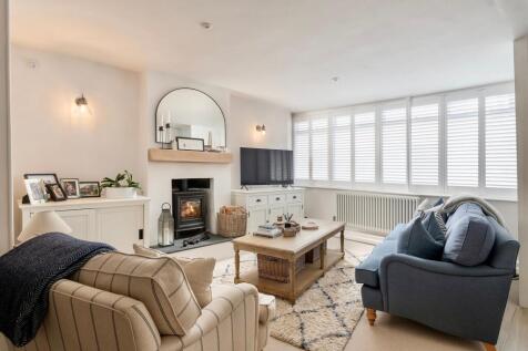The Old Bakery, 2 Clarence St, Dartmouth - Living Room