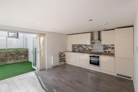 Kitchen &amp; Living Area, Clarence, Dartmouth Hilltops, Dartmouth
