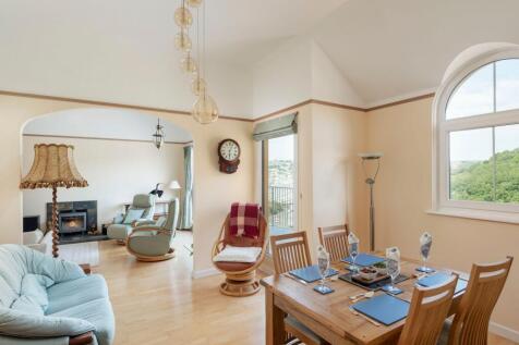 Living Area &amp; Dining Area - Cormorant, Kingswear