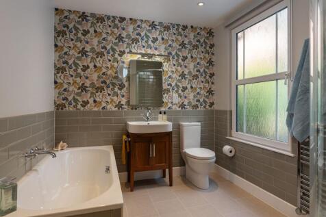 Family Bathroom, Hillside Terrace, Kingswear