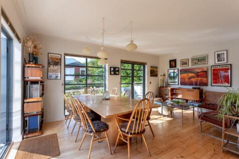 Mango House, 56 Mead Road -