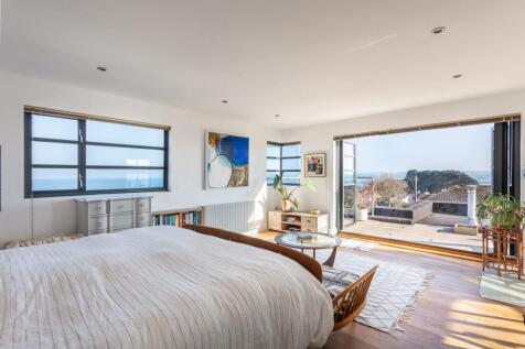 Mango House, 56 Mead Road - Principal Bedroom Suite