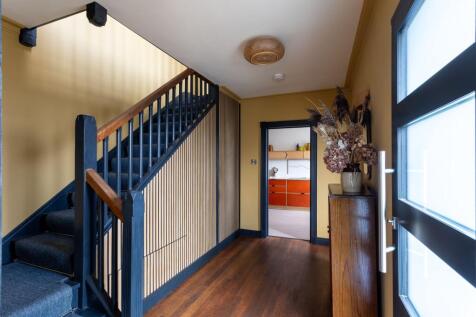 Mango House, 56 Mead Road - Hallway