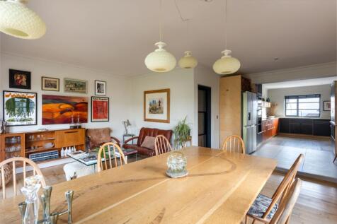Mango House, 56 Mead Road - Dining Room &amp; Kitchen