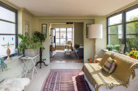 Mango House, 56 Mead Road - Garden Room (&amp; Living Room)