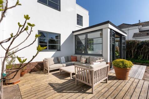 Mango House, 56 Mead Road - Rear Patio