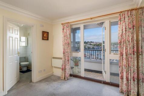Principal Bed &amp; Ensuite_2 Marina View, Kingswear