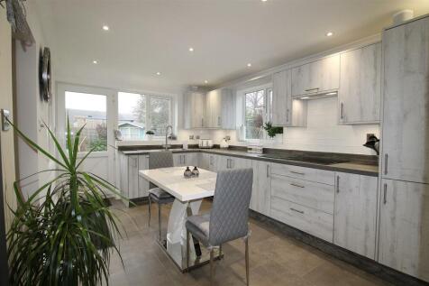 Kitchen / Breakfast Room
