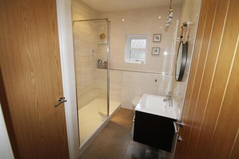 Main Shower Room 1
