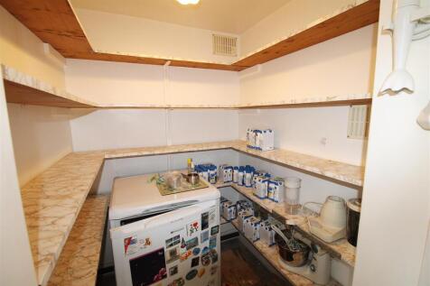 Walk-in Pantry