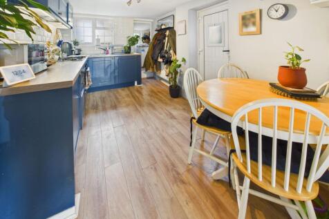Kitchen/Dining Area