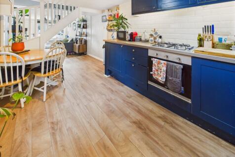 Kitchen/Dining Area